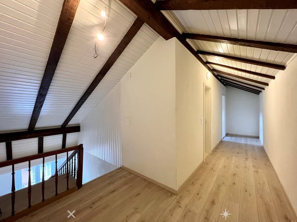 TOP Helle, ruhige Duplex-Dachwohnung 3..5 Zimmer mit Balkon 1