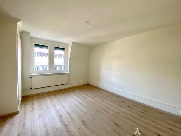 TOP Helle, ruhige Duplex-Dachwohnung 4..5 Zimmer mit Balkon 4