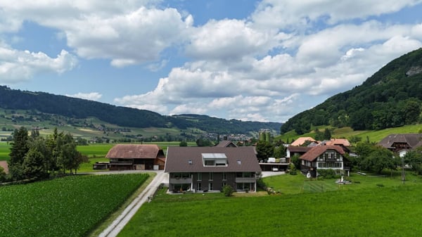 Wohnen über dem Gürbetal - 1.5-Zimmer-Duplex mit Alpenblick in Gelterfingen 2