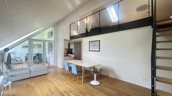 Wohnen über dem Gürbetal - 1.5-Zimmer-Duplex mit Alpenblick in Gelterfingen 1