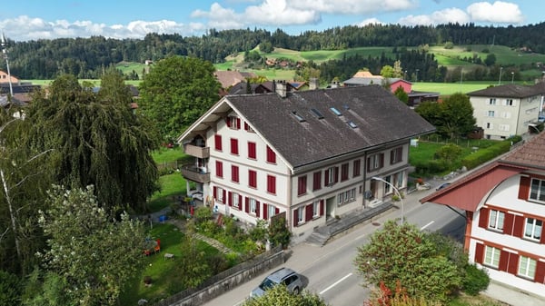 Mehrfamilienhaus mit grosser Baulandreserve 2