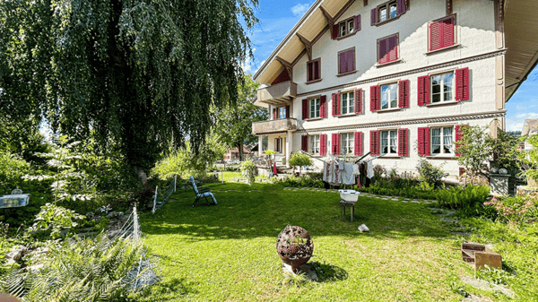 Mehrfamilienhaus mit grosser Baulandreserve 13
