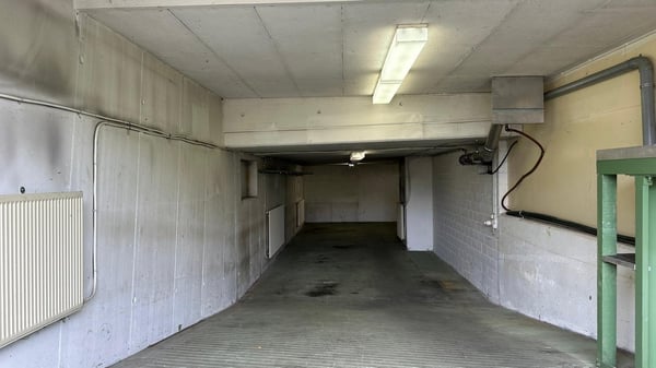 Eckhaus mit Potenzial & XXL-Garage – ideal für Handwerker und Sammler 53