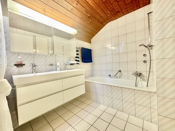 CHARMANTES MEHRFAMILIENHAUS IN BURGDORF 11