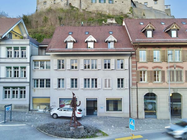 CHARMANTES MEHRFAMILIENHAUS IN BURGDORF 2