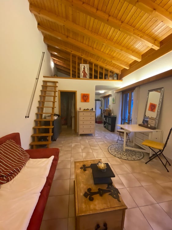 Charmante 2.5-Zimmer-Maisonettewohnung in Brienz 1
