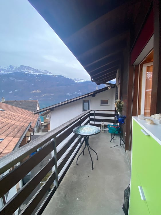 Charmante 2.5-Zimmer-Maisonettewohnung in Brienz 2