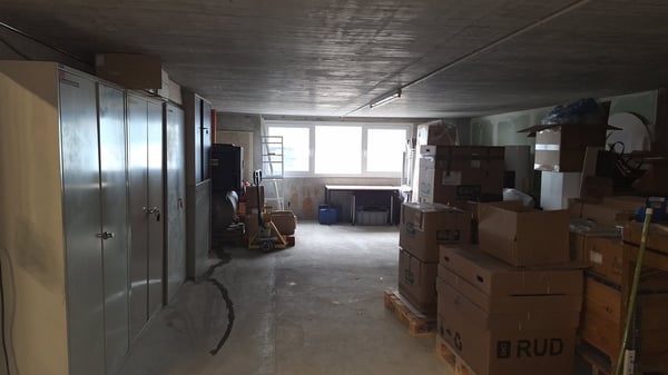 Grosszügige Lagerfläche in Port mit einer Raumhöhe von 4.30 m 7