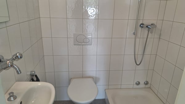 Moderne Gewerberäume mit Balkon in Nidau 9