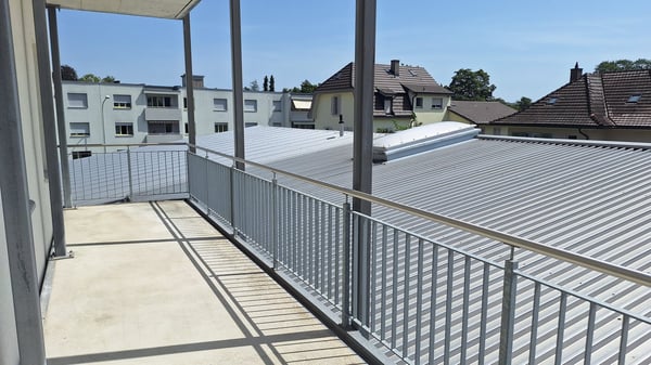 Moderne Gewerberäume mit Balkon in Nidau 5