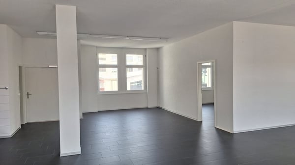 Zentraler Gewerberaum 130m2 / Local commercial central 120m2 4