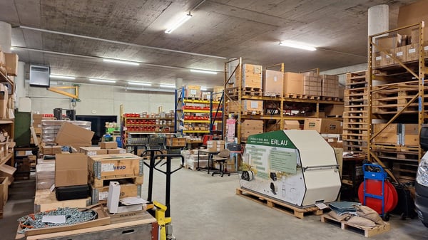 Grosszügige Lagerfläche in Port mit einer Raumhöhe von 4.30 m 2