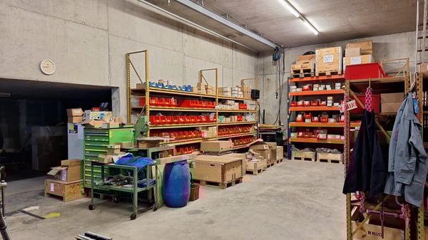 Grosszügige Lagerfläche in Port mit einer Raumhöhe von 4.30 m 4