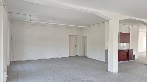 Moderne Gewerberäume mit Balkon in Nidau 6
