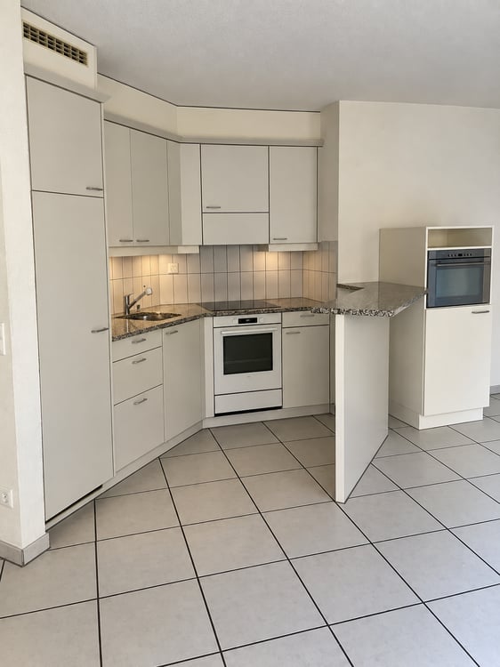 Charmant appartement de 2.5 pièces avec balcon et place de parc intérieure 2