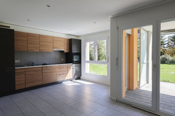 Familienfreundliche 4.5-Zimmerwohnung im Erdgeschoss mit Sitzplatz und zwei Badezimmern 3