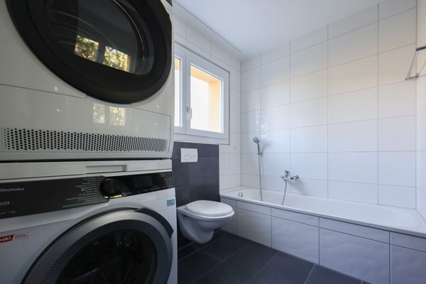 Familienfreundliche 4.5-Zimmerwohnung im Erdgeschoss mit Sitzplatz und zwei Badezimmern 7