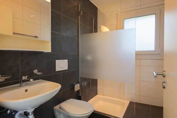 Familienfreundliche 4.5-Zimmerwohnung im Erdgeschoss mit Sitzplatz und zwei Badezimmern 9