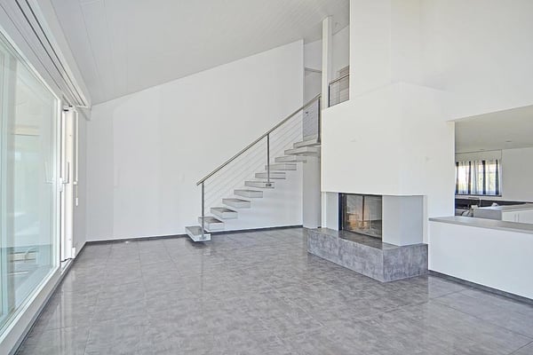 Freistehendes 5.5 Zimmer-Haus mit gepflegter Umgebung und Weitsicht 3
