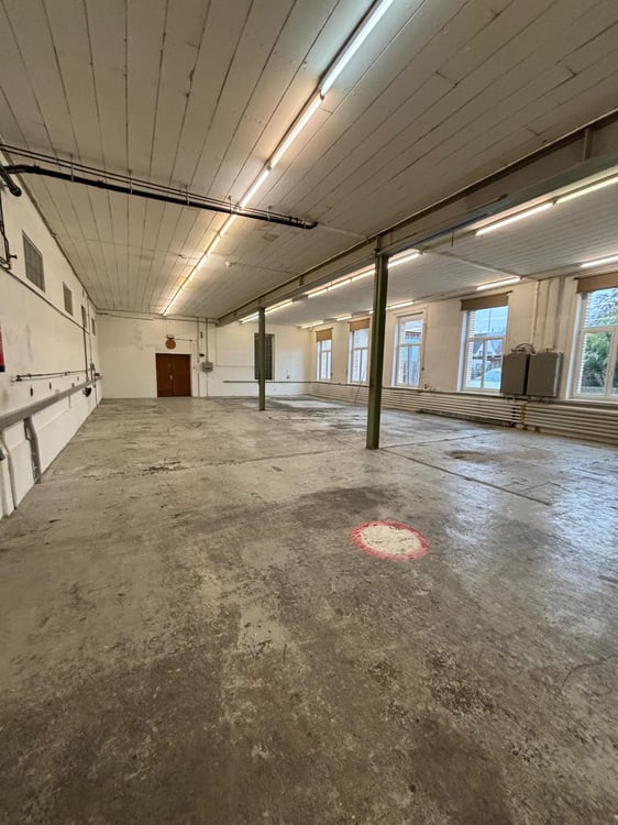 Heller Gewerberaum mit Tageslicht – In Sirnach, direkt beim Eingang 2