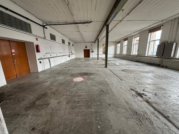 Heller Gewerberaum mit Tageslicht – In Sirnach, direkt beim Eingang 3