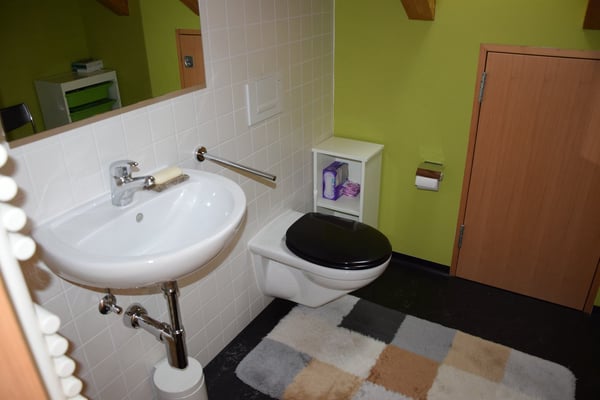 Minergie-Einfamilienhaus mit Solaranlage an naturnaher Lage 16