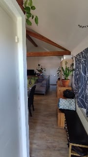 Charmante 2.5-Zimmer-Dépendence-Wohnung in ruhiger Lage in Sugiez 8