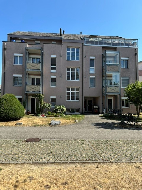 Schöne 4.5-Zimmer-Wohnung mit 2 Balkonen, Keller und Einstellhallenplatz 1