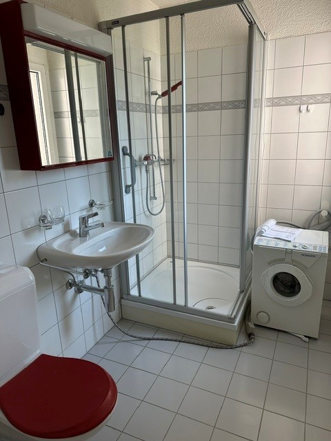 Schöne 4.5-Zimmer-Wohnung mit 2 Balkonen, Keller und Einstellhallenplatz 16