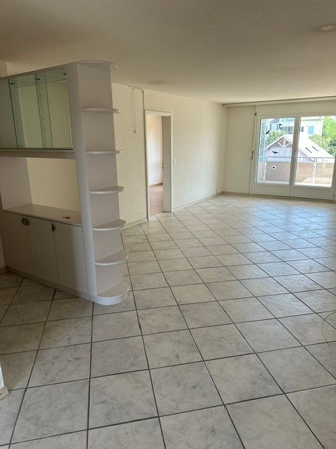 Schöne 4.5-Zimmer-Wohnung mit 2 Balkonen, Keller und Einstellhallenplatz 4