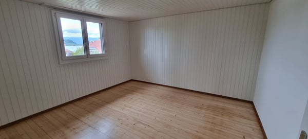 Renovierte 2.5-Zimmer-Dachwohnung mit Seeblick in Murten 7