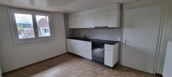 Renovierte 2.5-Zimmer-Dachwohnung mit Seeblick in Murten 2