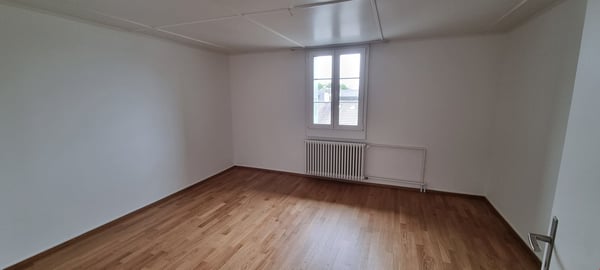 Renovierte 2.5-Zimmer-Dachwohnung mit Seeblick in Murten 6