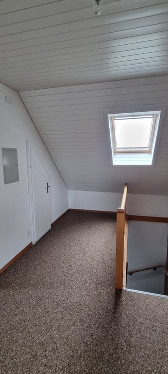 Renovierte 2.5-Zimmer-Dachwohnung mit Seeblick in Murten 8