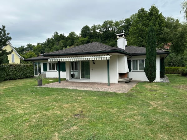 Charmantes Einfamilienhaus mit 1618 m2 Garten 1