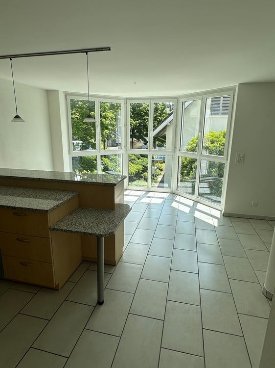 Traumhafte 2.5-Zimmer-Wohnung mit Pool und vielen Pluspunkten 8