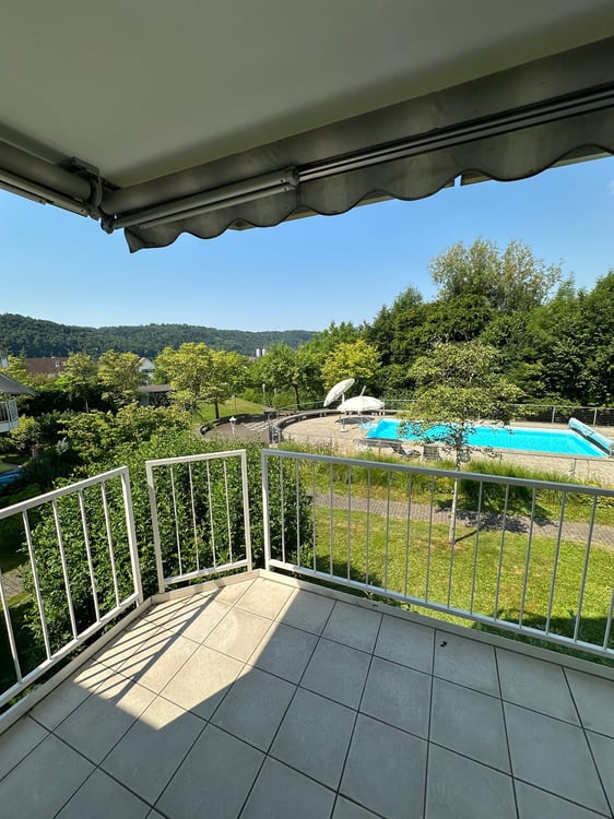 Traumhafte 2.5-Zimmer-Wohnung mit Pool und vielen Pluspunkten 2