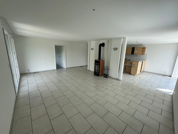 Traumhafte 2.5-Zimmer-Wohnung mit Pool und vielen Pluspunkten 3