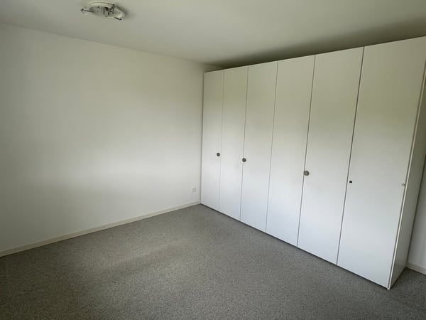 Traumhafte 2.5-Zimmer-Wohnung mit Pool und vielen Pluspunkten 14