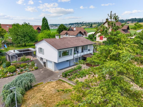 Einfamilienhaus mit grosszügiger Landfläche an ruhiger Lage in Jonen 1