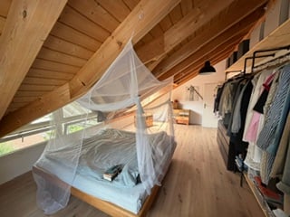 Wohnen mit Weitblick: Grosszügiges 5.5-Zimmer-Doppel-Einfamilienhaus mit Garten 12