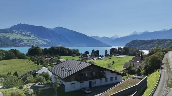 Moderne Dachgeschosswohnung mit spektakulärer Aussicht 7