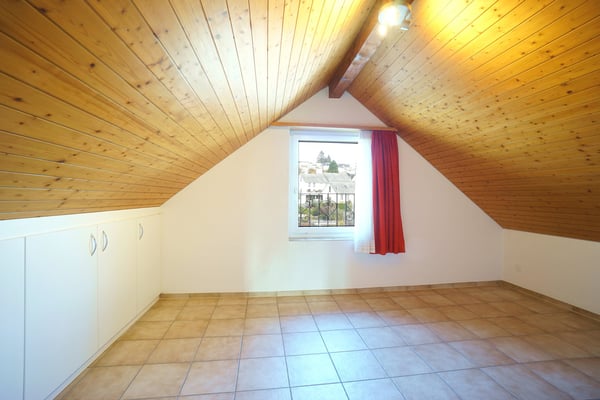 Mehrfamilienhaus mit 4 Wohnungen inkl. 7 Garagen und 6 Aussenparkplätzen 8