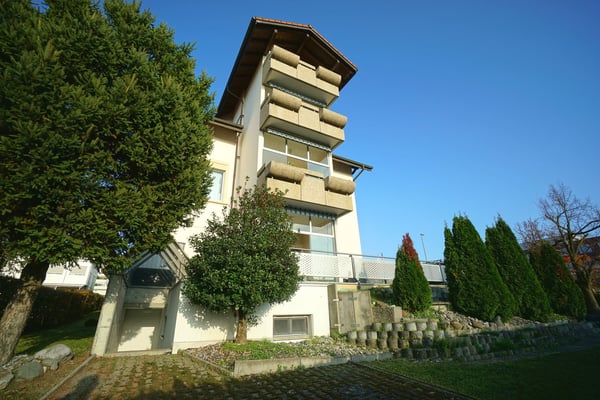 Mehrfamilienhaus mit 4 Wohnungen inkl. 7 Garagen und 6 Aussenparkplätzen 3