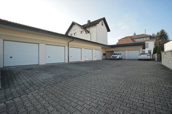 Mehrfamilienhaus mit 4 Wohnungen inkl. 7 Garagen und 6 Aussenparkplätzen 28
