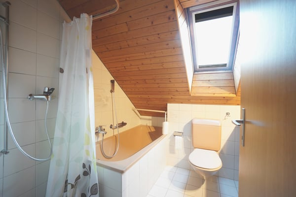 Mehrfamilienhaus mit 4 Wohnungen inkl. 7 Garagen und 6 Aussenparkplätzen 9