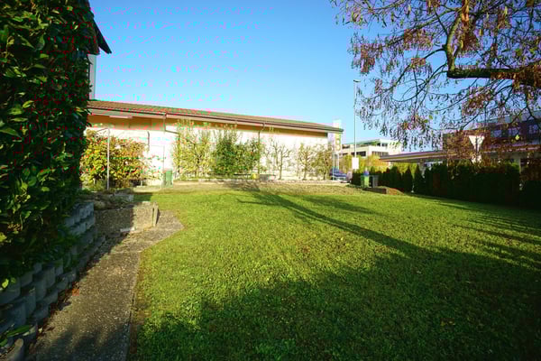 Mehrfamilienhaus mit 4 Wohnungen inkl. 7 Garagen und 6 Aussenparkplätzen 4