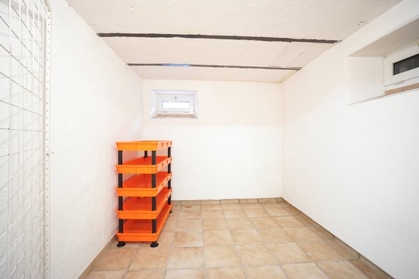 Mehrfamilienhaus mit 4 Wohnungen inkl. 7 Garagen und 6 Aussenparkplätzen 27