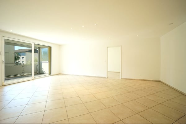 Schöne 5.5-Zimmerwohnung im 1. OG mit Balkon, Kellerabteil und zwei Parkplätzen 2