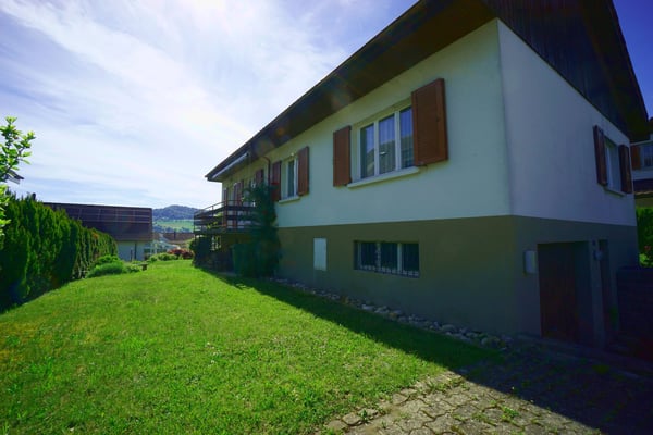 Gemütliches 6.5-Zimmer-Einfamilienhaus an sonniger Lage mit Aus- und Umbaupotenzial 3